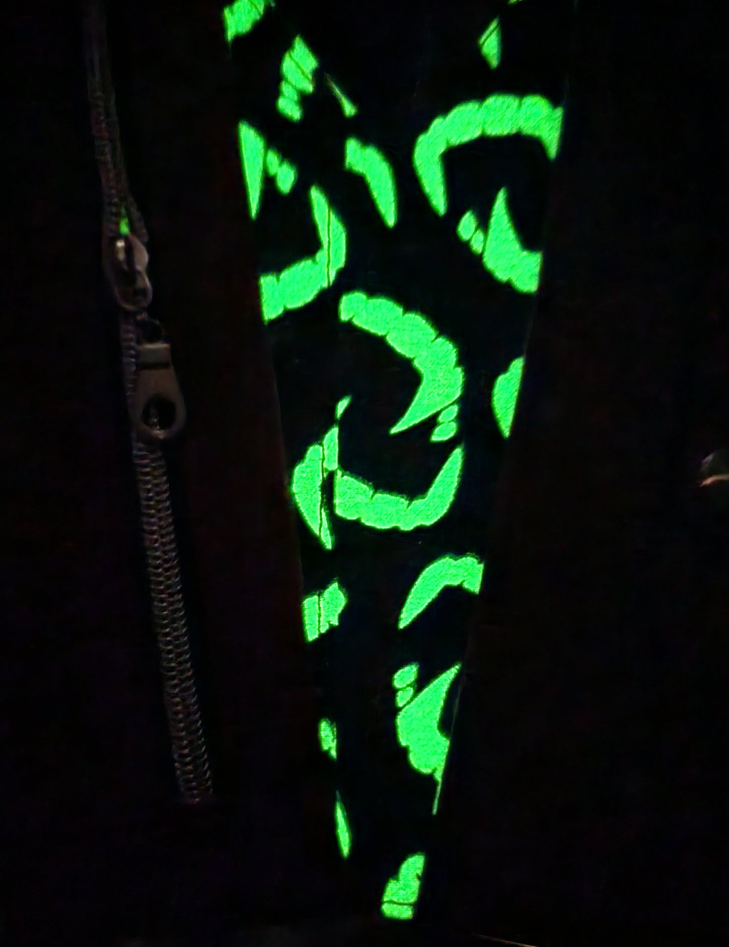 Vampire Fang Coffin Wallet (fangs glow i the dark)